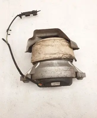 Mercedes-Benz GLK (X204) Engine mount bracket A2042403717 A2042410484