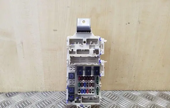 Mitsubishi Pajero Fuse module 611300049 91840W