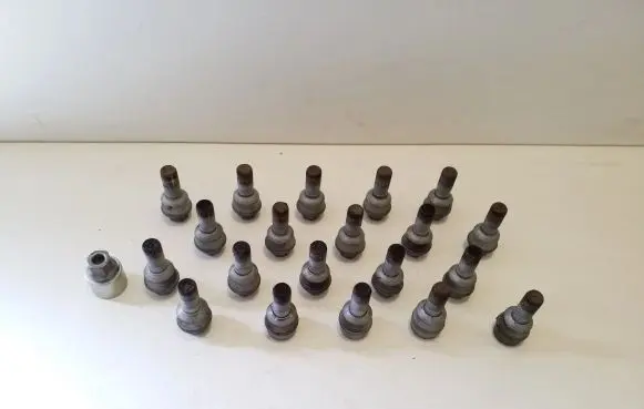 Audi Q3 F3 Nuts/bolts 