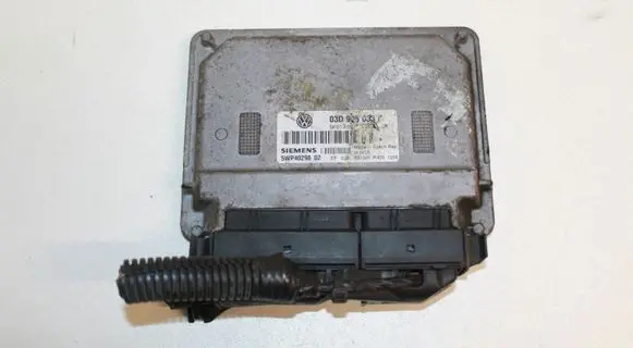 Volkswagen Polo IV 9N3 Engine control unit/module 30348707A