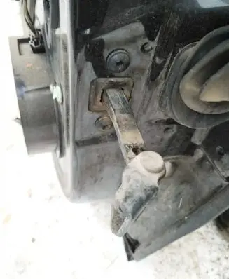 Skoda Octavia Mk2 (1Z) Rear door check strap stopper