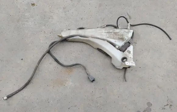 Volvo V50 Headlight washer pump 30657122