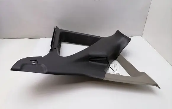(D)pillar trim (top)