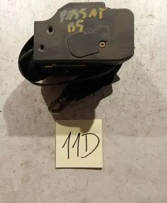 Volkswagen PASSAT B5 Front seatbelt 3B1857705B