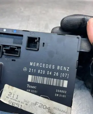Mercedes-Benz E W211 Door control unit/module 2118200426 356802 8056266