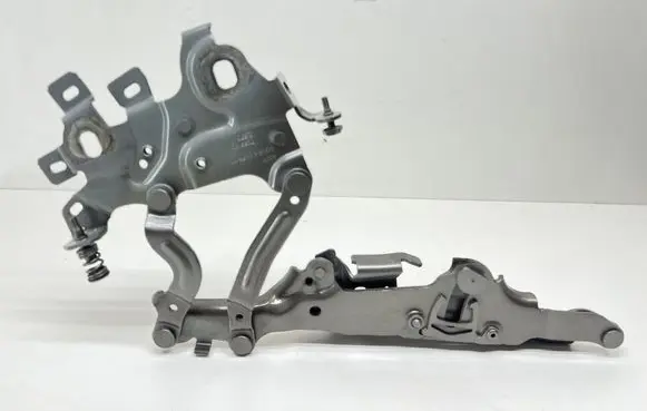 Engine bonnet/hood hinges
