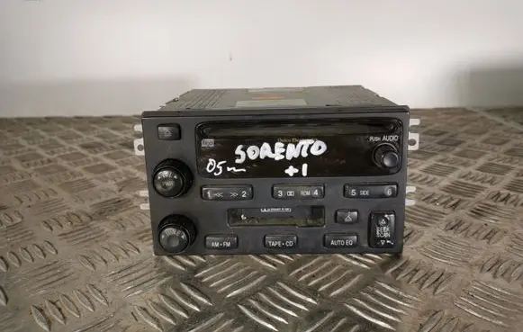 KIA Sorento Radio/CD/DVD/GPS head unit 961103E000
