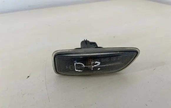 Volvo XC90 Front fender indicator light 30722642