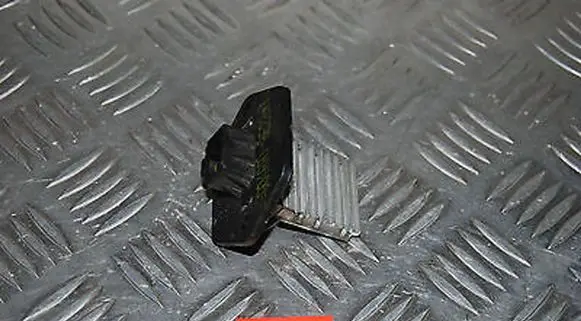KIA Carnival Heater blower motor/fan resistor GQ3E28