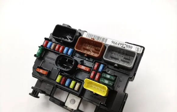 Citroen C2 Fuse module 9664997880