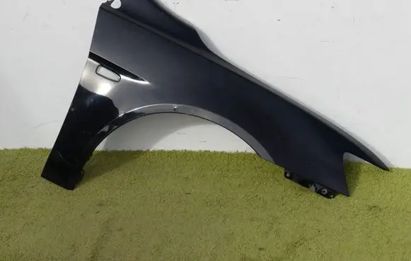 Mitsubishi Lancer VIII Fender