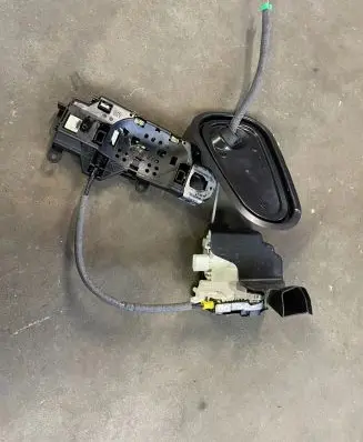 Audi A4 S4 B9 8W Front door lock 2533200566