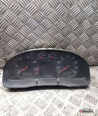 Volkswagen PASSAT B5 Speedometer (instrument cluster) 3b1919910c