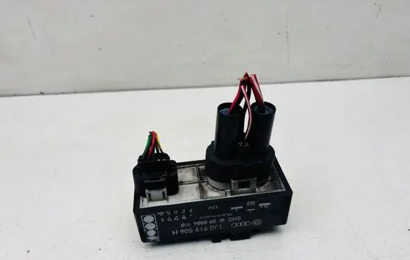 Volkswagen Golf IV Coolant fan relay 1J0919506H