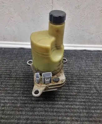 Volvo V50 Power steering pump 9NB13K514AB