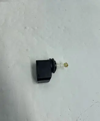 Mercedes-Benz Sprinter W906 Headlight level adjustment motor 00883000 008830