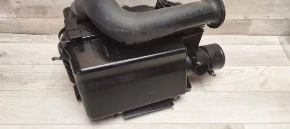 Toyota Yaris Air filter box 