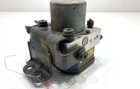 Hyundai Santa Fe ABS Pump 589202W710
