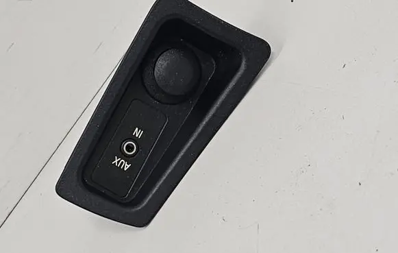 BMW 1 E81 E87 AUX in-socket connector 9110410 95116