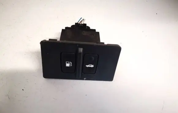 Lexus IS 220D-250-350 Fuel tank opening switch 15a990