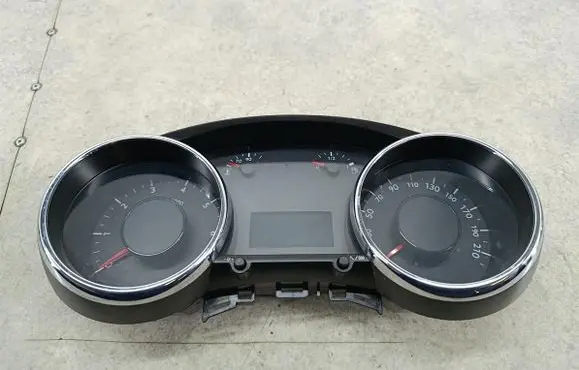 Peugeot 5008 Speedometer (instrument cluster) 9666174880
