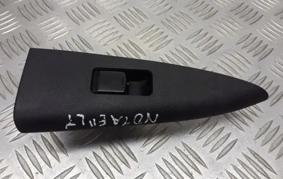 Nissan Note (E11) Electric window control switch 823619U10A