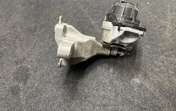 Engine mount bracket