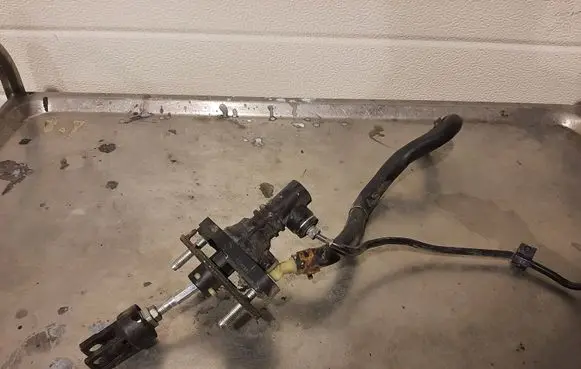 Toyota Auris 150 Clutch master cylinder 1104080