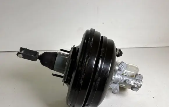 Land Rover Discovery 4 - LR4 Brake booster AH222B195AB