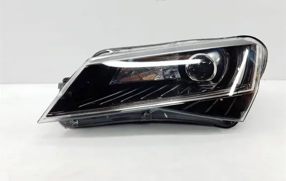 Skoda Superb B8 (3V) Headlight/headlamp 3V1941015A 1ZS01193921