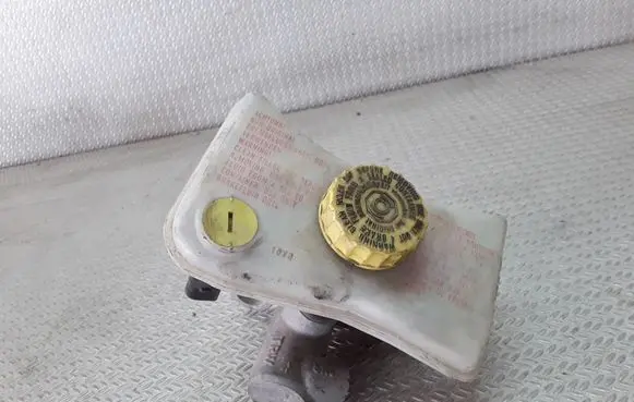 Master brake cylinder