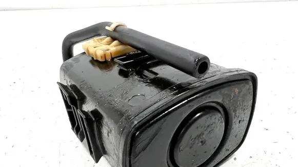 Active carbon filter fuel vapour canister