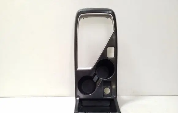 Subaru Impreza VI Cup holder front 