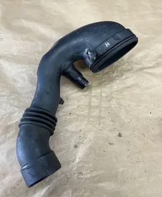 BMW X3 E83 Air intake hose/pipe 7790552