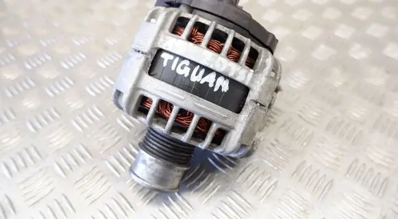 Volkswagen Tiguan Generator/alternator 05E903026B