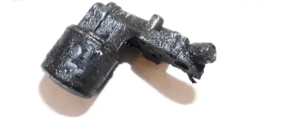 Oil filter mounting bracket