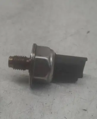 Dacia Logan VAN Fuel pressure sensor 93077511A 1025437612 55PP0302