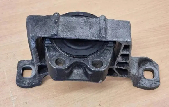 Volvo V50 Engine mount bracket 3M516F012BH