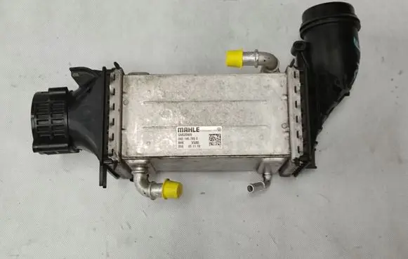 Volkswagen Golf VIII Intercooler radiator 04E145785E