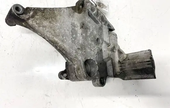 Volkswagen Golf V Engine mounting bracket 03g199207a V500KTS6-1