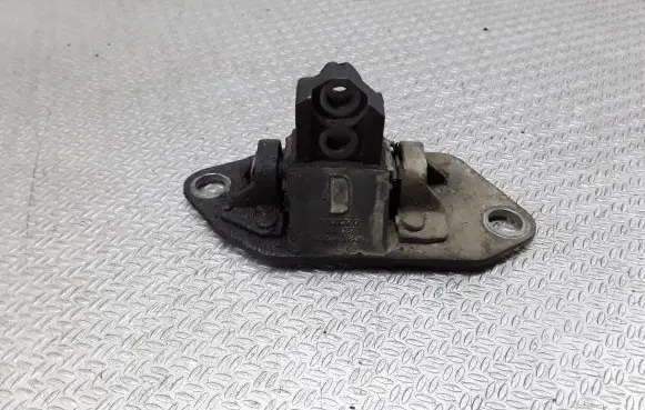 Volvo V70 Engine mount bracket 8624757