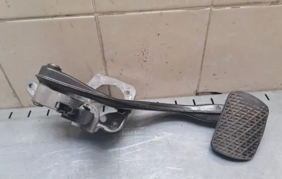 Mercedes-Benz E W211 Brake pedal A2112900719