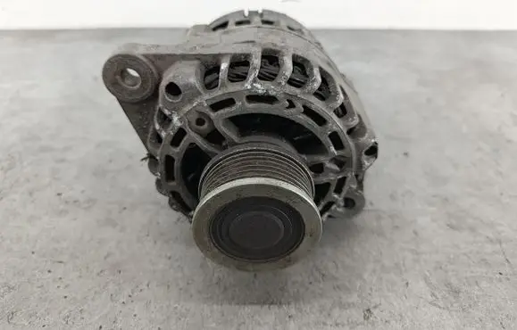 Opel Zafira B Generator/alternator 
