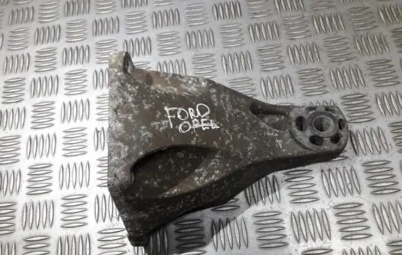 Engine mounting bracket