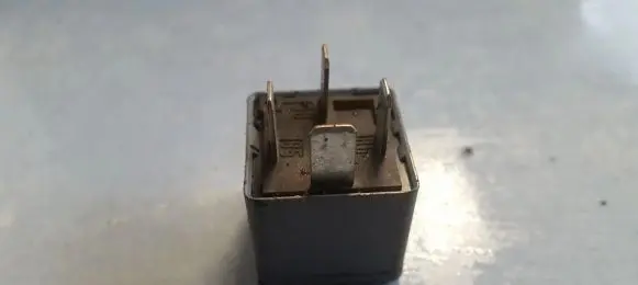 Volkswagen PASSAT B5.5 Other relay 8D0951253A