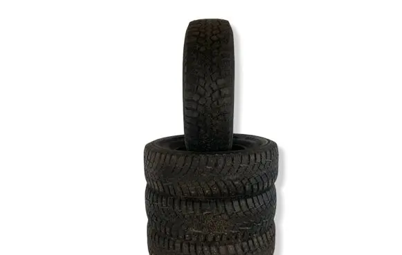 Hyundai Galloper R15 winter/snow tires with studs 