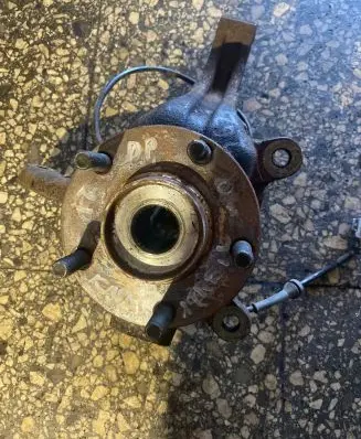 Nissan X-Trail T31 Front wheel hub
