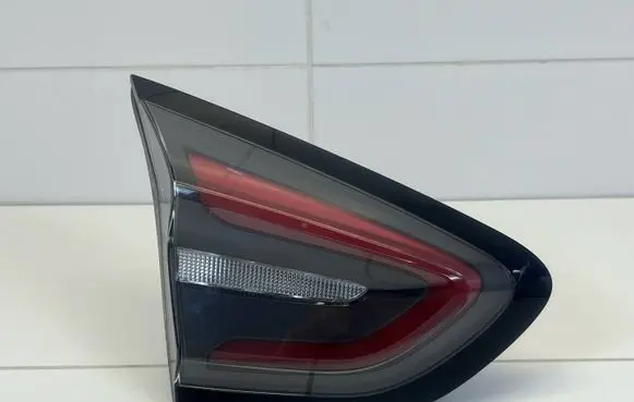 Tailgate rear/tail lights
