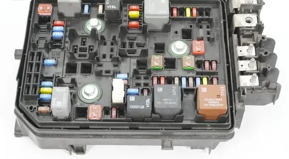 Opel Astra K Fuse module 15514069