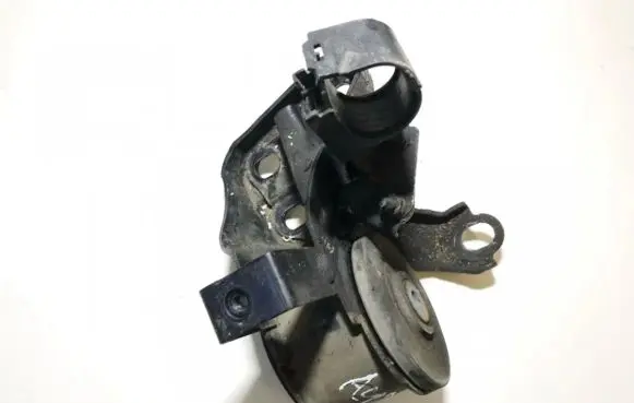 Mazda 626 Engine mount bracket